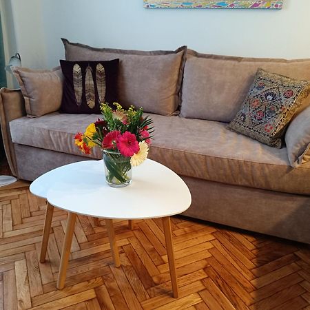 Golden Apartment In Victoria Атина Екстериор снимка