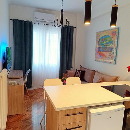 Golden Apartment In Victoria Атина Екстериор снимка