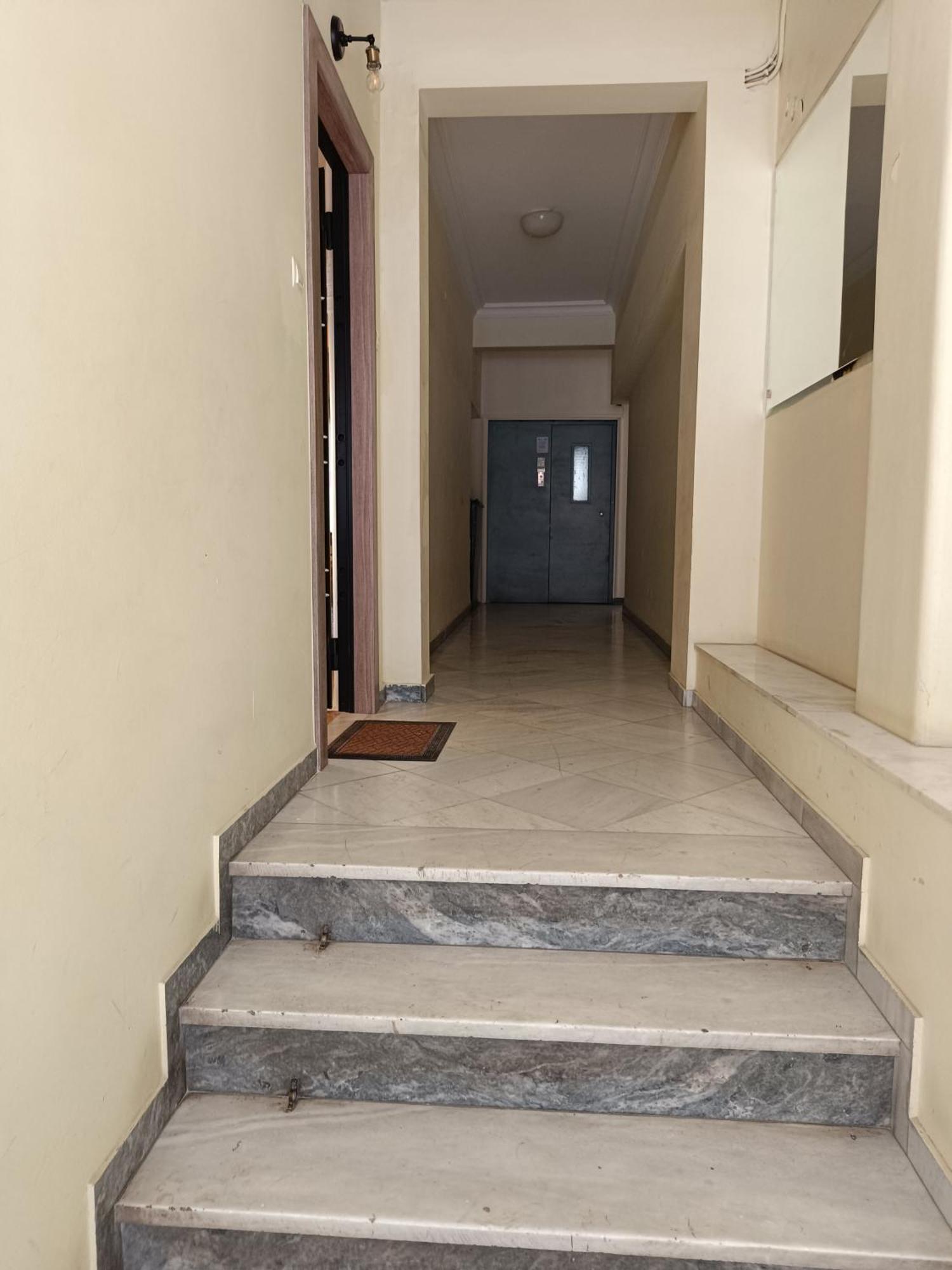 Golden Apartment In Victoria Атина Екстериор снимка