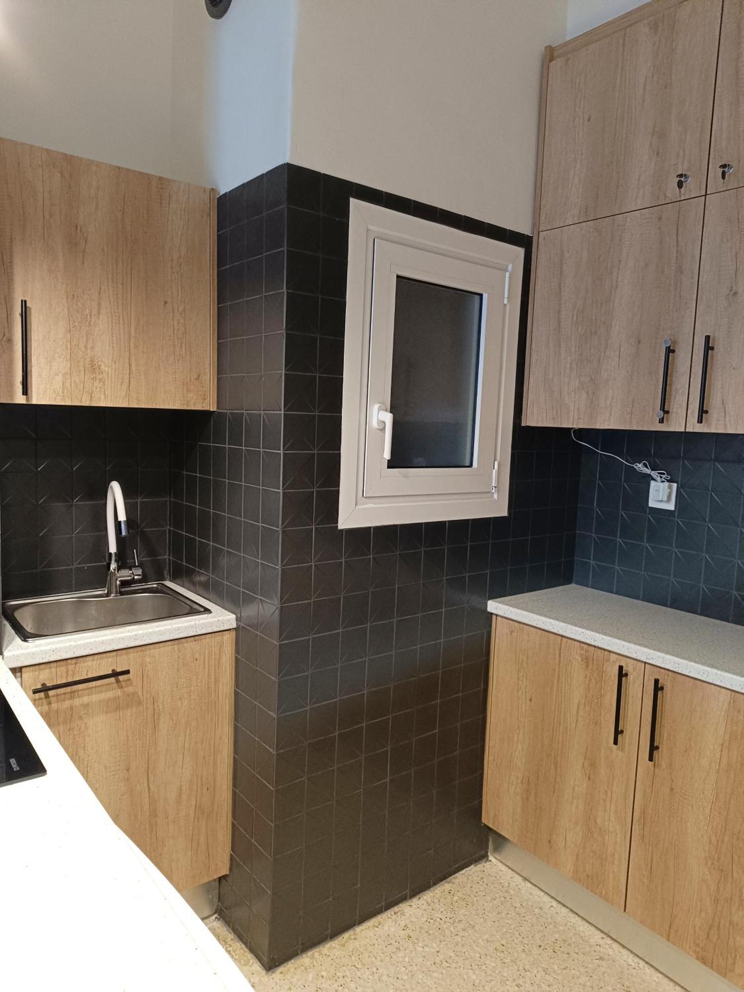 Golden Apartment In Victoria Атина Екстериор снимка