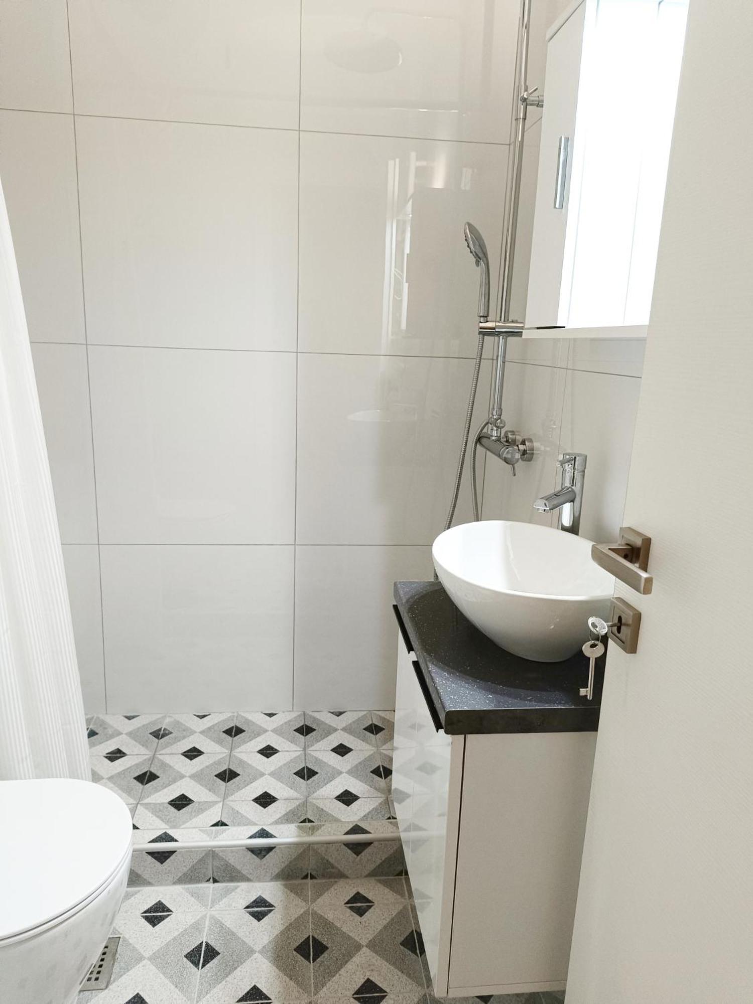 Golden Apartment In Victoria Атина Екстериор снимка