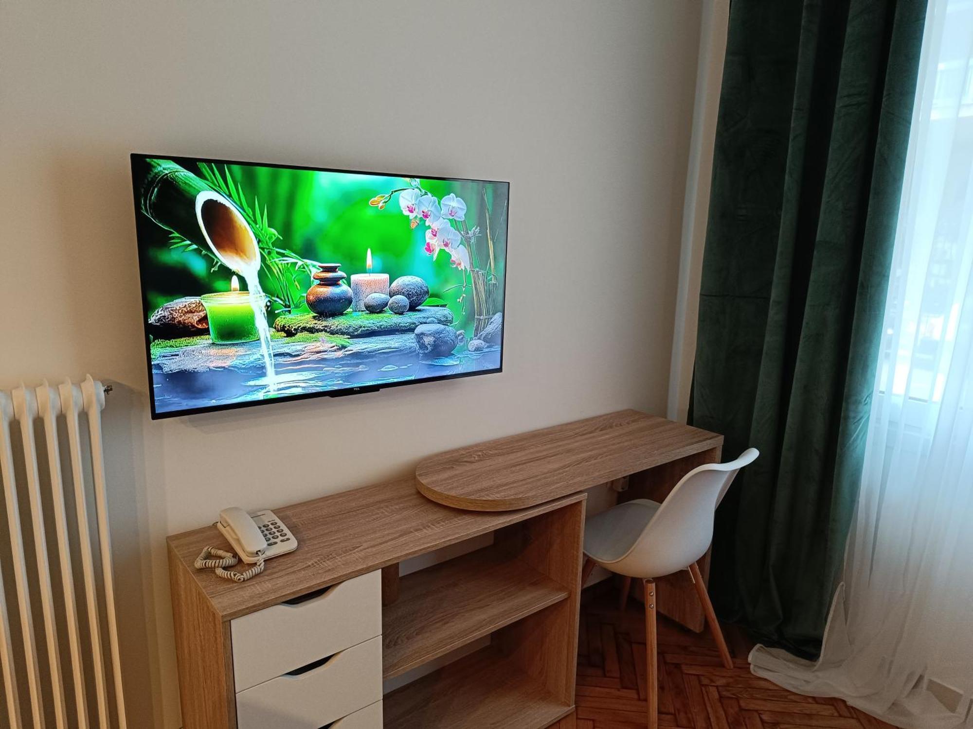 Golden Apartment In Victoria Атина Екстериор снимка