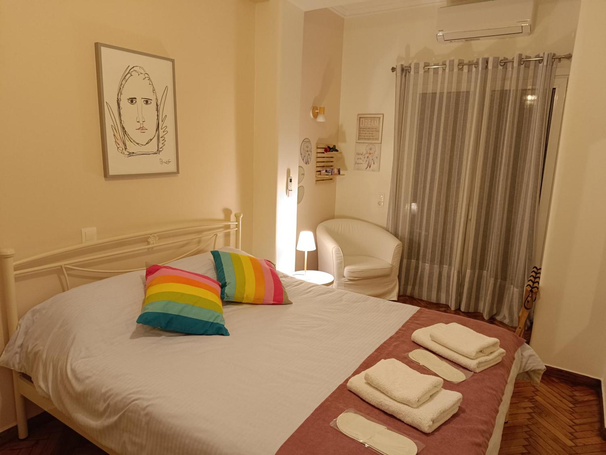 Golden Apartment In Victoria Атина Екстериор снимка